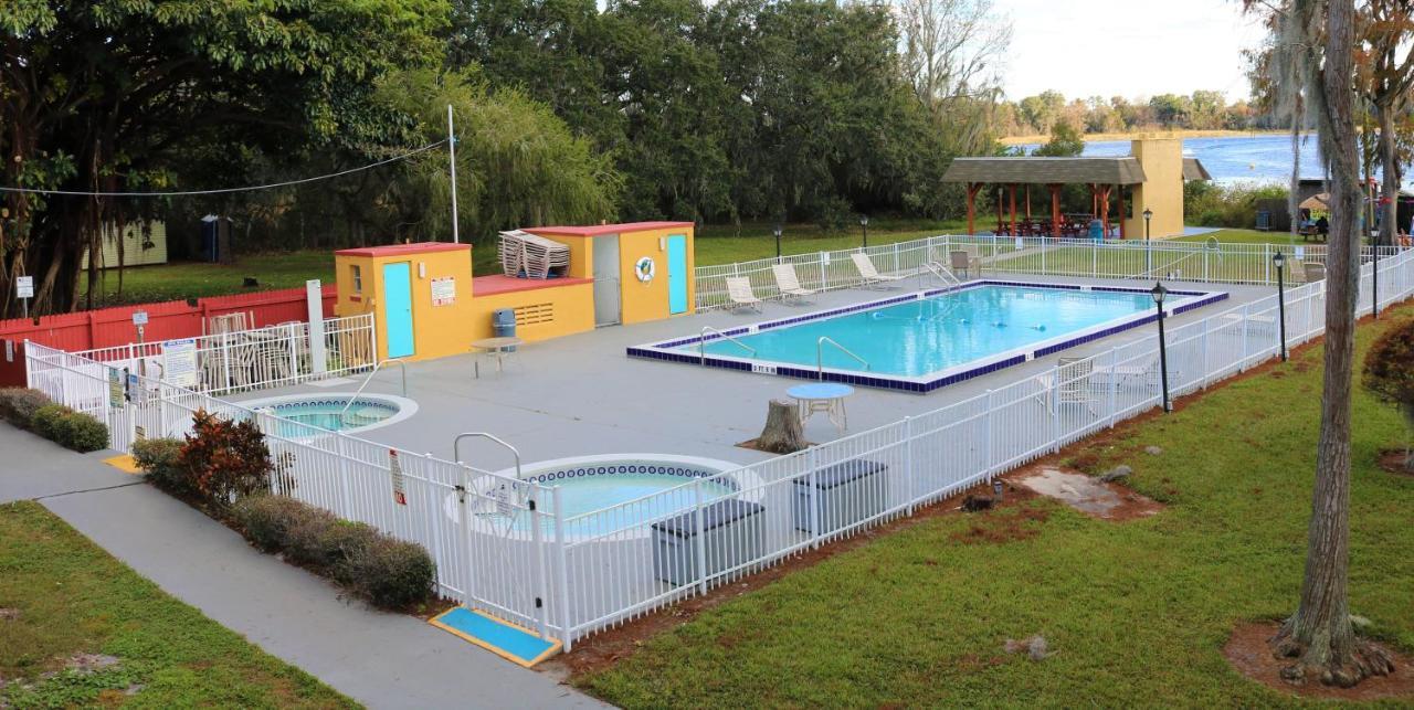 Howard Johnson By Wyndham Lake Front Park Kissimmee Εξωτερικό φωτογραφία